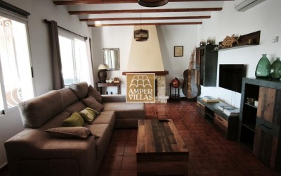 Spacious villa with guest apartment within short distance of the center of Altea la Vella.